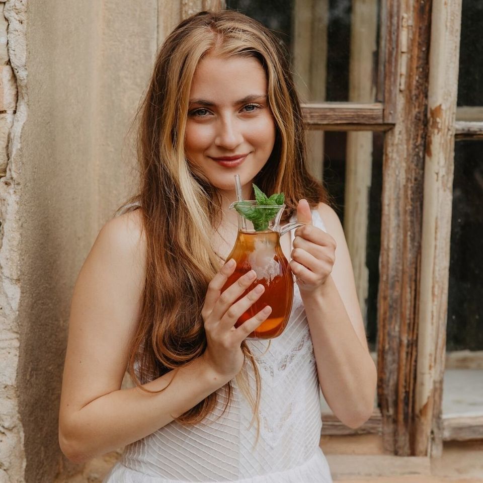 osvezujici letni bylinky broskvova limonada.jpg