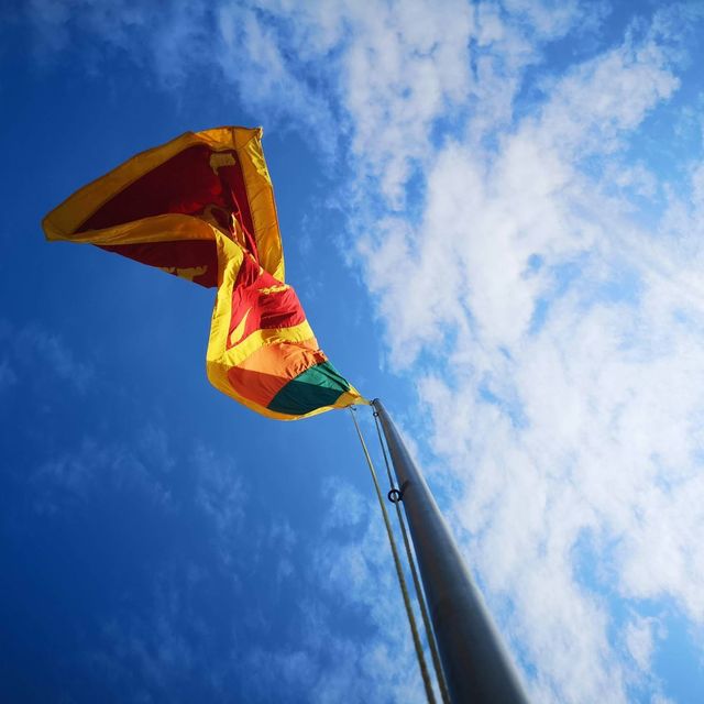 Vlajka a státní znak Srí lanky