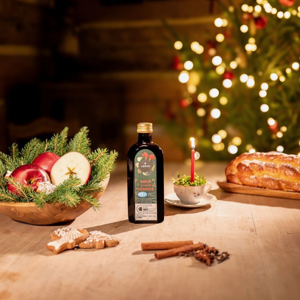 Sirup ze švestkové šťávy s výluhem hřebíčku a skořice. Bez aromat, umělých sladidel a barviv. Vhodný k dochucení čaje, punče, dezertů i vody. 250ML. 