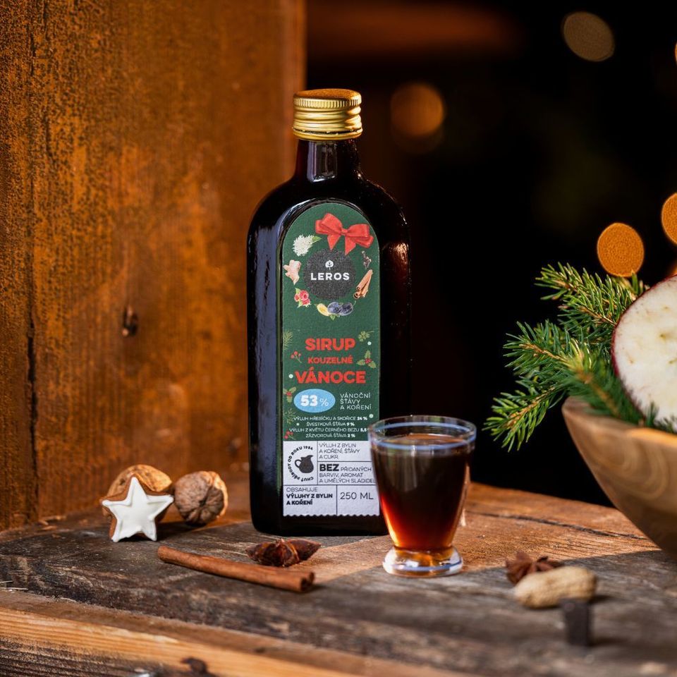 Sirup ze švestkové šťávy s výluhem hřebíčku a skořice. Bez aromat, umělých sladidel a barviv. Vhodný k dochucení čaje, punče, dezertů i vody. 250ML. 