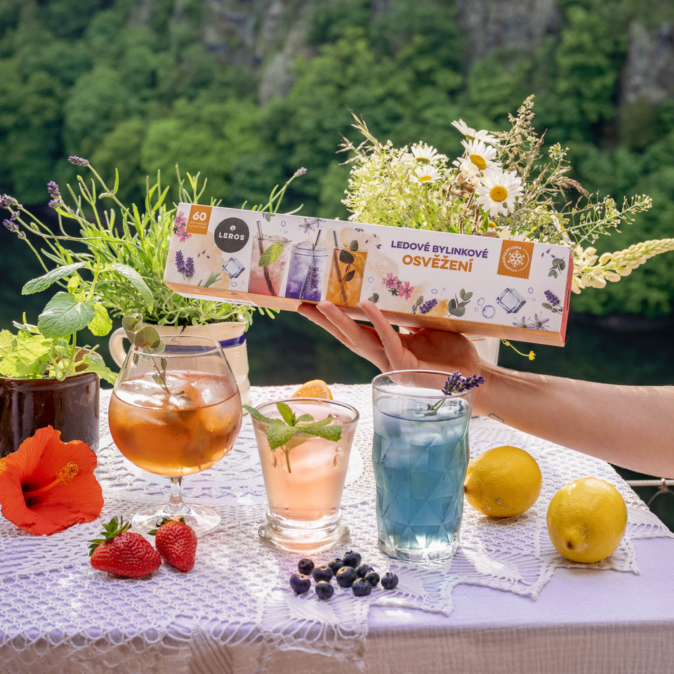 Sada 3 bylinkových čajů pro letní osvěžení. 100% přírodní složení. Jen bylinky, žádný cukr, aromata nabo barviva. Vedle osvěžující přírodní vůně  a chuti, naše cold brew obsahují také kombinaci bylin, která má i svojí specifickou funkčnost – zklidnění, povzbuzení …  