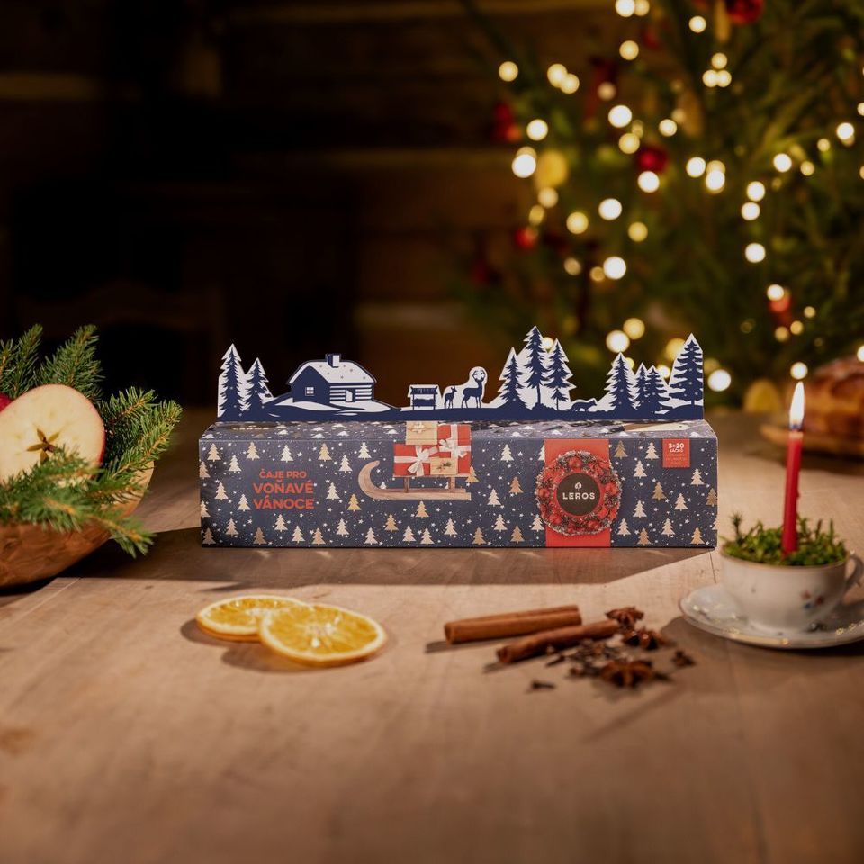 Pripravte sa na voňavé Vianoce s naším špeciálnym balením troch druhov bylinkových čajov. Sada obsahuje 60 čajových vrecúšok, ktoré vám prinesú lahodnú chuť a blahodarné účinky na zdravie. Navyše obsahuje skrytú 3D vianočnú krajinu, ktorú si môžete vysunúť alebo nalepiť na okno pre čarovnú sviatočnú atmosféru.