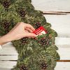 Adventný čajový kalendár s jedinečným vencom. 24 druhov bylinných čajov. Obsahuje kartovú hru Čierny Peter s vianočnou tematikou.