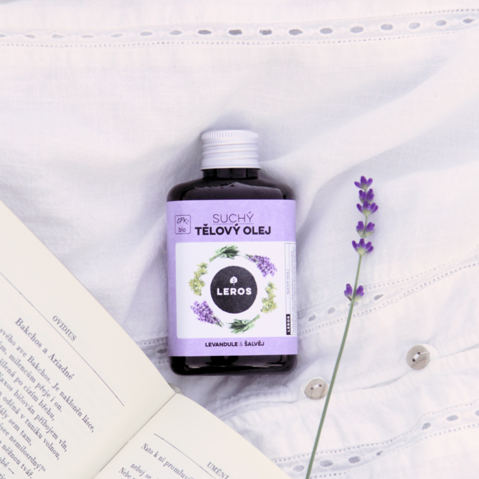Týden u moře nebo víkend v Provence? Nezapomeňte si přibalit tyto tři bylinkové produkty, které nahradí celou kosmetickou výbavu.