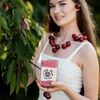 Lahodná čajová směs s cascarou, višní, aronií a jablkem okouzlí jemně kyselkavou chutí, která potěší kdykoliv během dne. Díky cascaře, která je přirozeným zdrojem kofeinu, čaj nejen osvěží, ale zároveň i lehce dodá energii.
