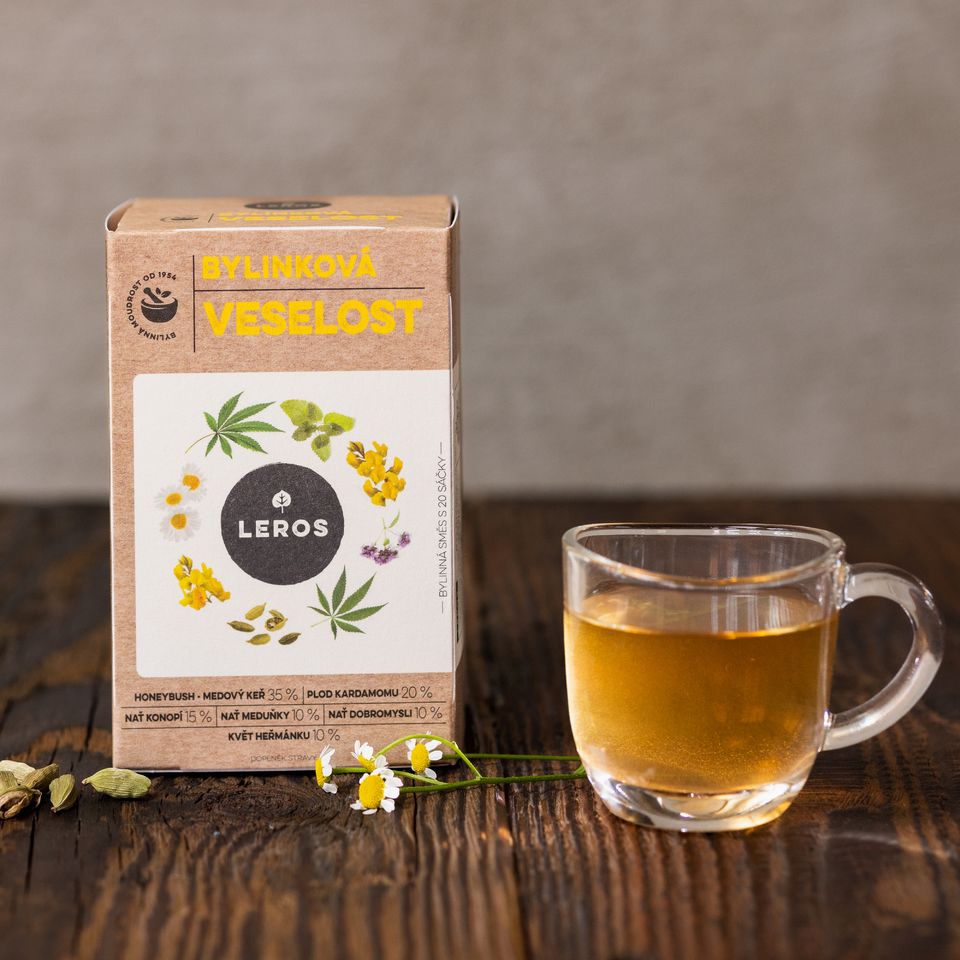 Dvojbalení čajů z lásky pro voňavé chvíle ve dvou. Čaje jsou v něžném dárkovém obalu plném květů, ideální jako dárek pro vaše nejbližší. Sada obsahuje čaj Bylinková veselost a Bylinková energie.  