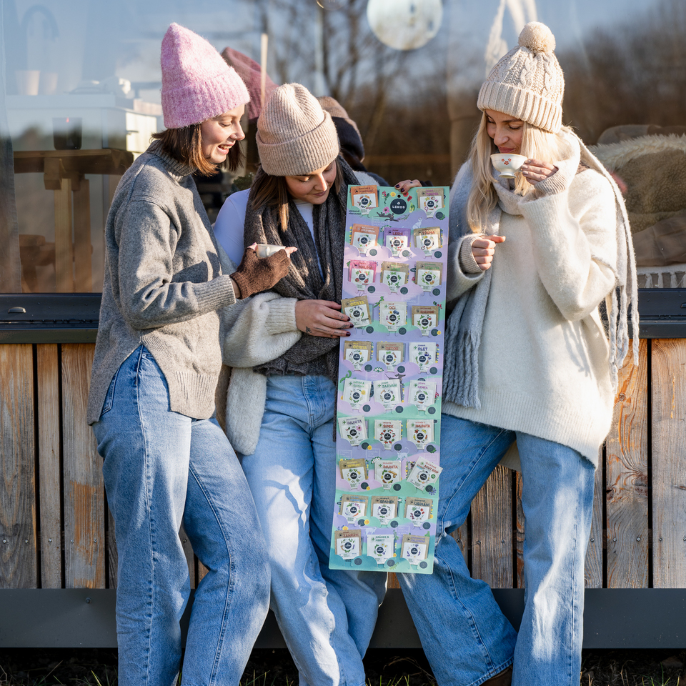 Čajová výzva na 28 dní bez promile. Skús s nami CELÝ FEBRUÁR odolávať nástrahám a pokušeniam alkoholu. Kalendár obsahuje 29 bylinných čajov, každodennú motiváciu pod QR kódom a zábavnú hru.