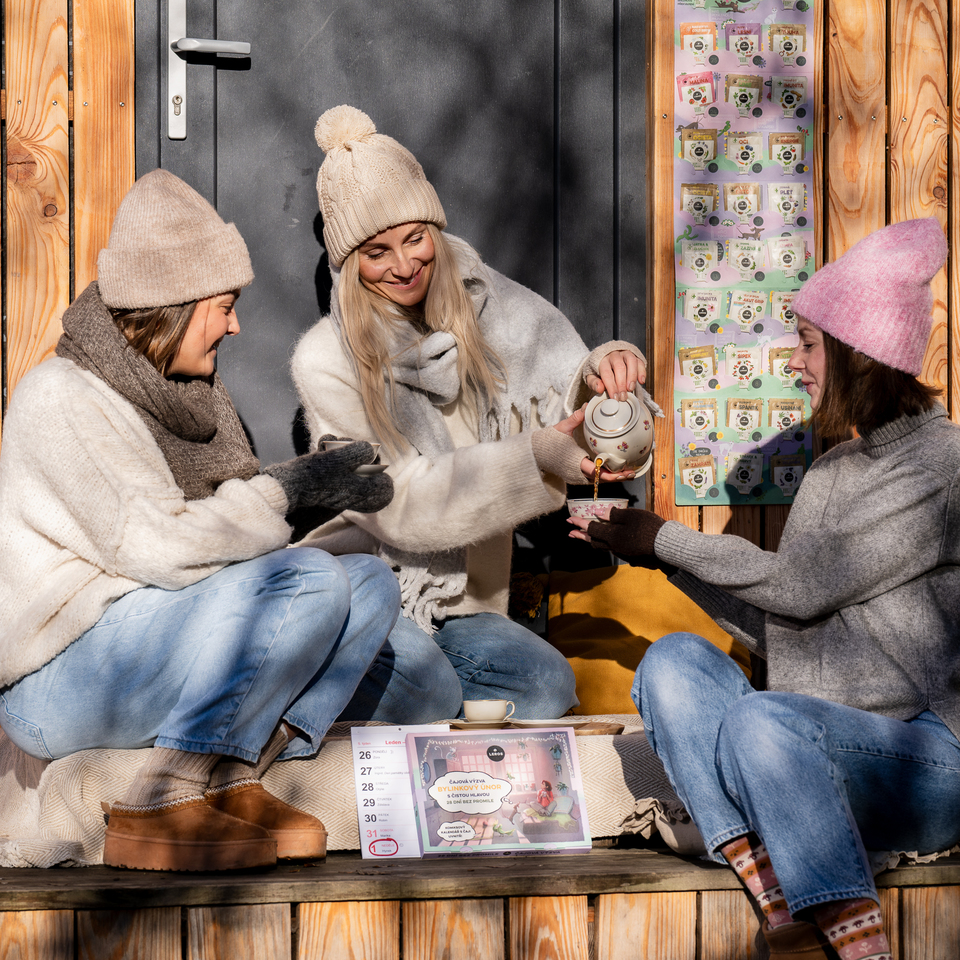 Čajová výzva na 28 dní bez promile. Skús s nami CELÝ FEBRUÁR odolávať nástrahám a pokušeniam alkoholu. Kalendár obsahuje 29 bylinných čajov, každodennú motiváciu pod QR kódom a zábavnú hru.
