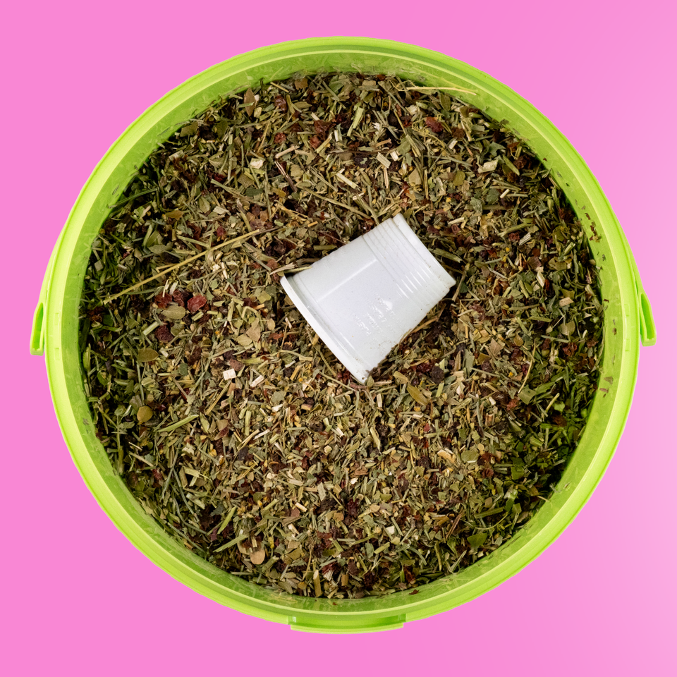 Veterinární bylinná směs na podporu zdraví močových cest koní.  Napomáhá zmírňovat projevy zánětu v močových cestách Přeslička podporuje vylučování škodlivin Napomáhá snížit riziko tvorby močových kamenů 