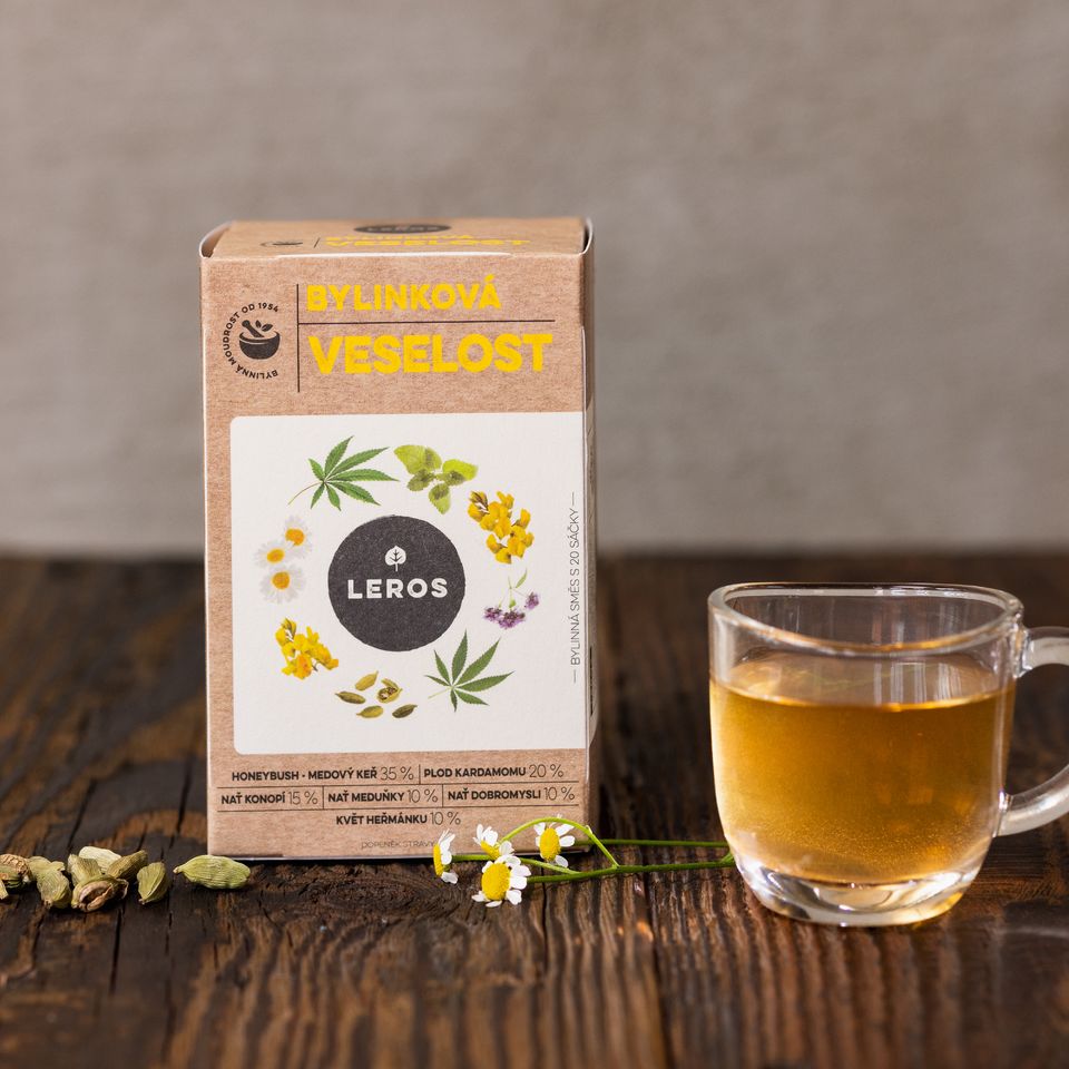 EXPIRACE květen 2026 Bylinný čaj pro lepší náladu a potlačení stresu. Nepůsobí tlumivě, takže na rozdíl od zklidňujících čajů po jejím požití zůstanete čerství a čilí.