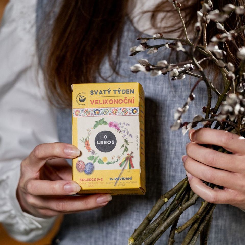 Limitovaná edice čajů na svatý týden velikonoční od Květné neděle po Velikonoční pondělí.  9 x 2 bylinných čajů a povídání o velikonočních zvycích a tradicích. Každý den má svůj příběh, svojí vůni a svůj čaj.