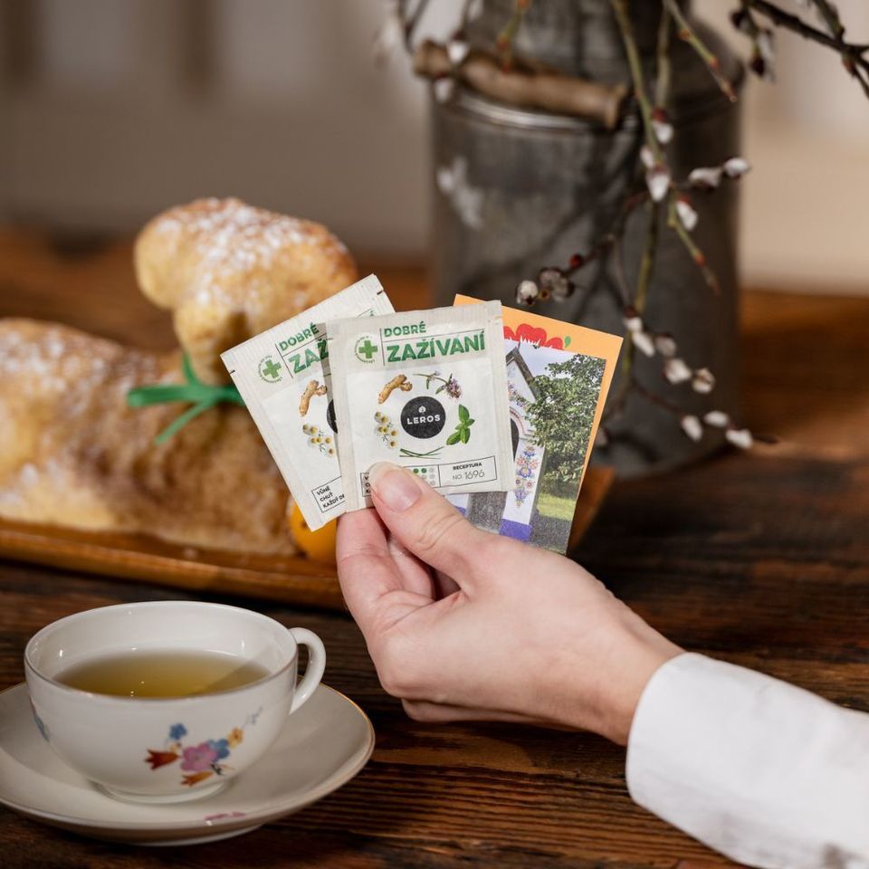 Limitovaná edice čajů na svatý týden velikonoční od Květné neděle po Velikonoční pondělí.  9 x 2 bylinných čajů a povídání o velikonočních zvycích a tradicích. Každý den má svůj příběh, svojí vůni a svůj čaj.