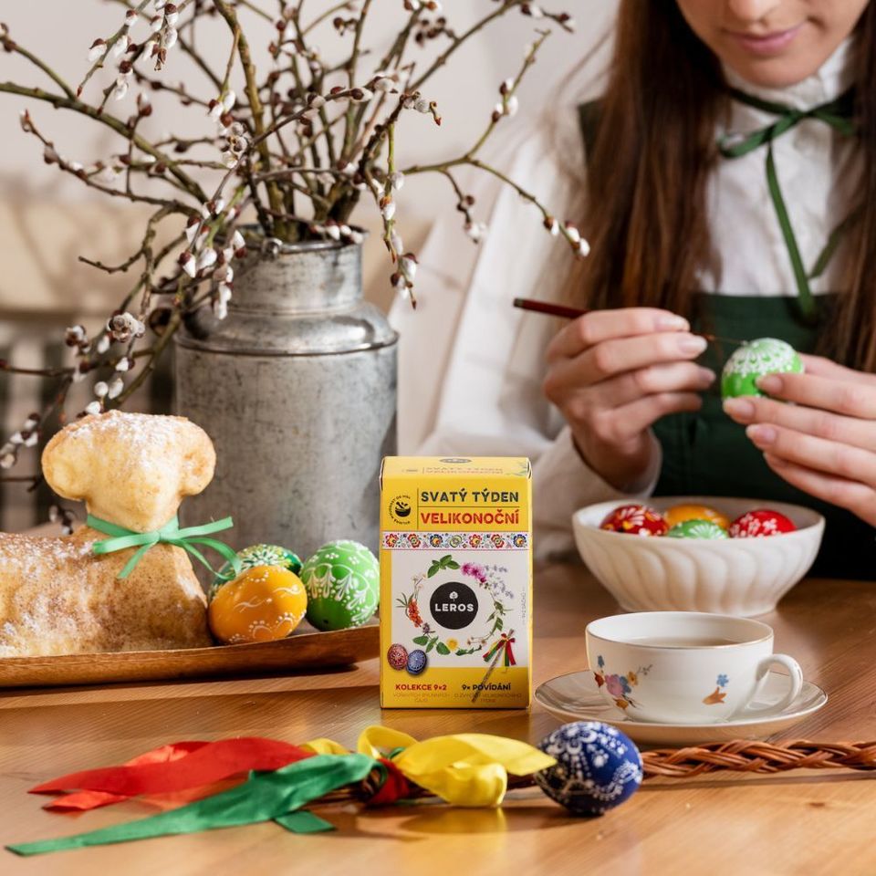 Limitovaná edice čajů na svatý týden velikonoční od Květné neděle po Velikonoční pondělí.  9 x 2 bylinných čajů a povídání o velikonočních zvycích a tradicích. Každý den má svůj příběh, svojí vůni a svůj čaj.
