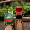 Red Bourbon je káva se šťavnatou, plnou chutí a sladkou vůní zralého ovoce. V šálku se krásně rozvíjí jemný nádech vanilky a příjemná ovocná sladkost.