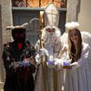 Vychutnejte si advent s naším novým Andělským čajem, který přináší harmonii a klid do každého šálku. Květ růže a zlatobýl dodají květový nádech, kardamom, honeybush a ostružiník plnost chutě. Špetka anděliky dodá nebeské kouzlo. Na první pohled vás navíc okouzlí nádherná ručně malovaná krabička s motivem anděla od ilustrátorky Lucie Talaber, která z čaje dělá krásný drobný dárek.