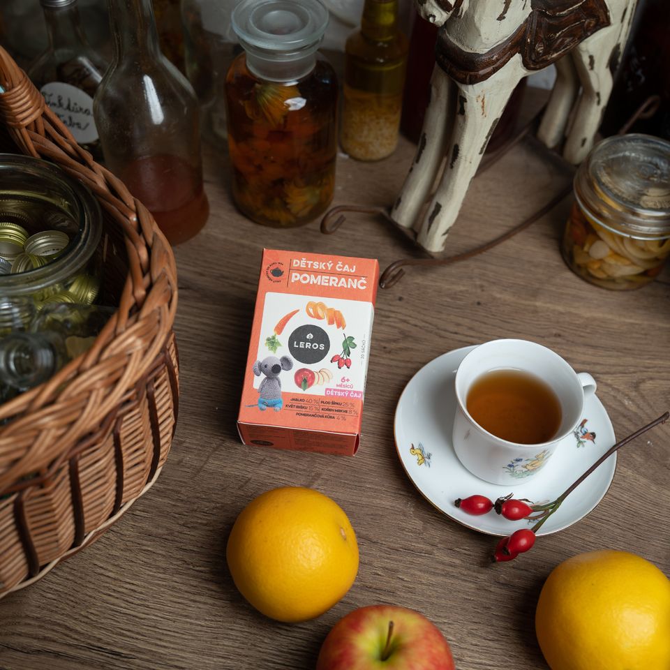 Ovocná čajová zmes s príjemnou chuťou šťavnatých pomarančov na každodenný pitný režim našich najmenších.