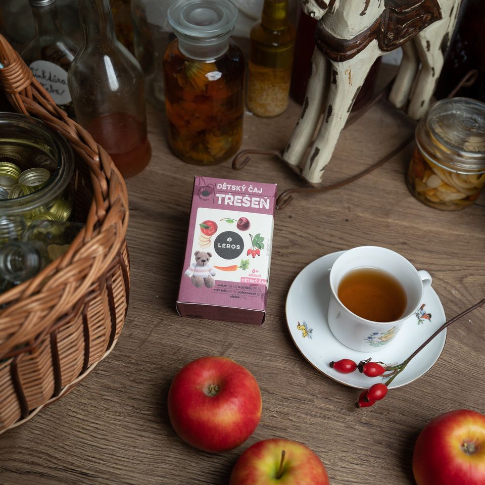 Ovocná čajová směs s příjemnou chutí šťavnatých třešní pro každodenní pitný režim našich nejmenších.