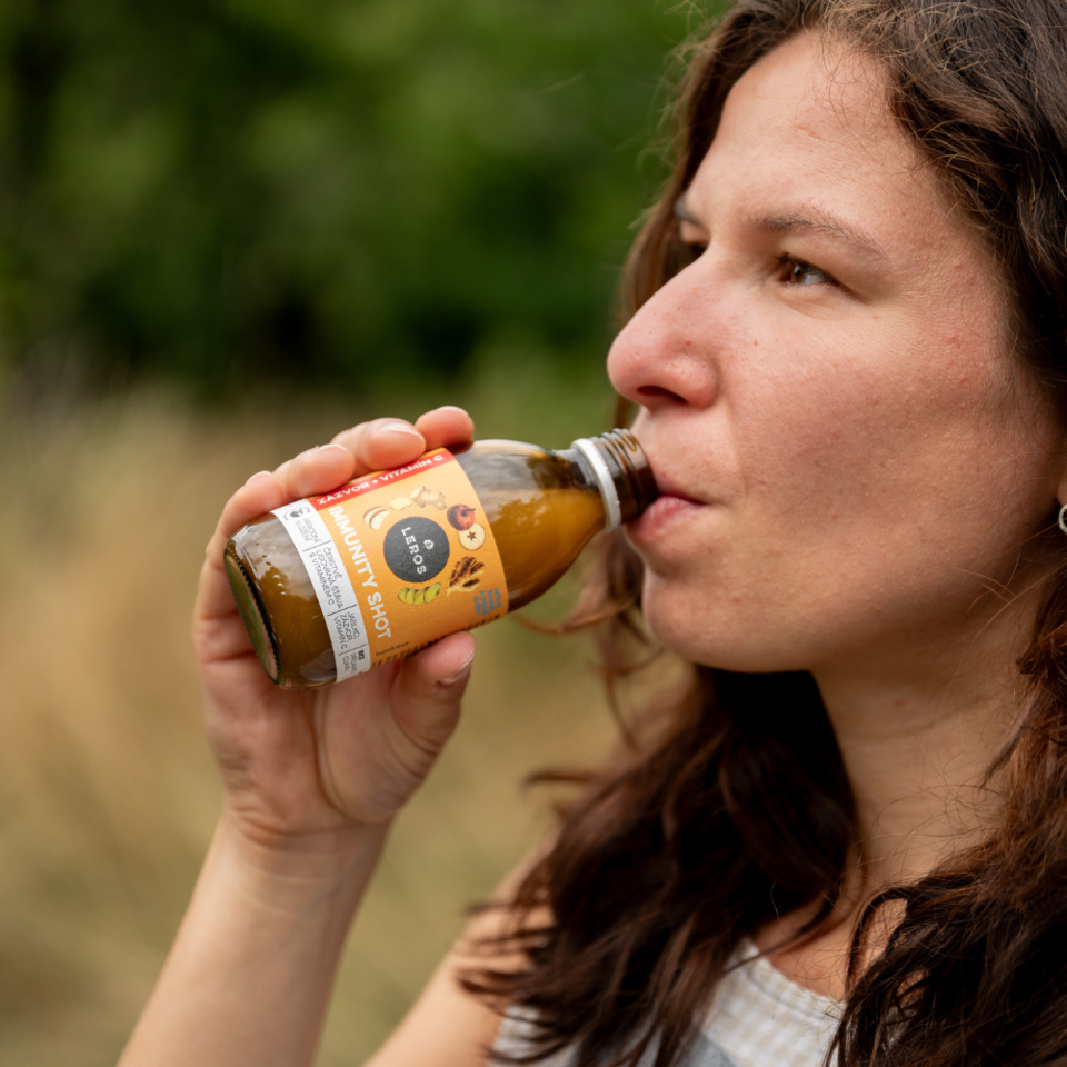 Čerstvá šťáva se zázvorem a vitamínem C. 