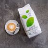 Café Reserva 100% Rainforest – pro tuto směs jsme vybrali kávy vyrobené na malých plantážích v rovníkové Africe a Indii. Tímto jsme chtěli využít dokonalý um a řemesla malých zemědělců a nabídnout milovníkům kávy autentické a jedinečné aroma připomínající nejjemnější koření jako je skořice , kakao a sušeného ovoce.