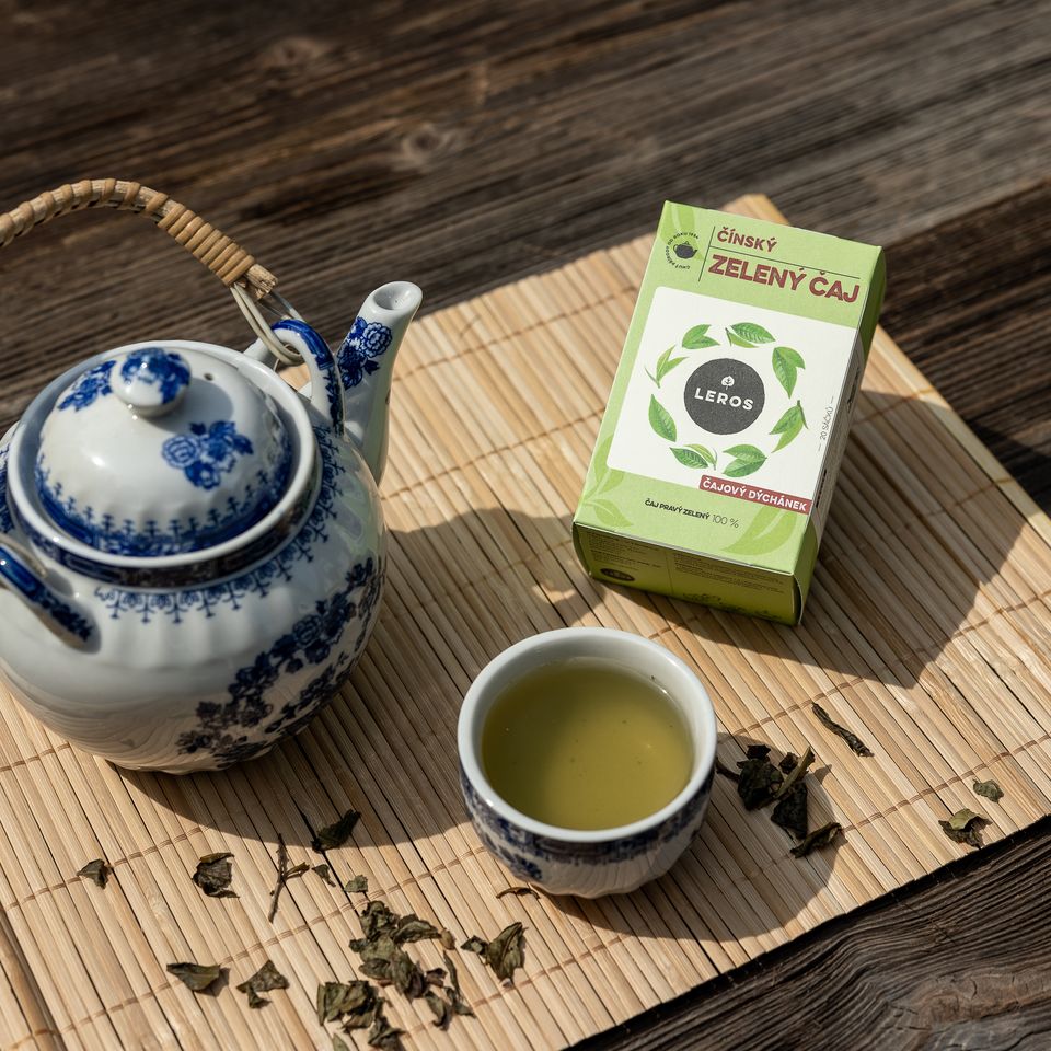 Zelený čaj z Číny s jemnou horkastou chuťou príjemne osviežuje telo aj myseľ.