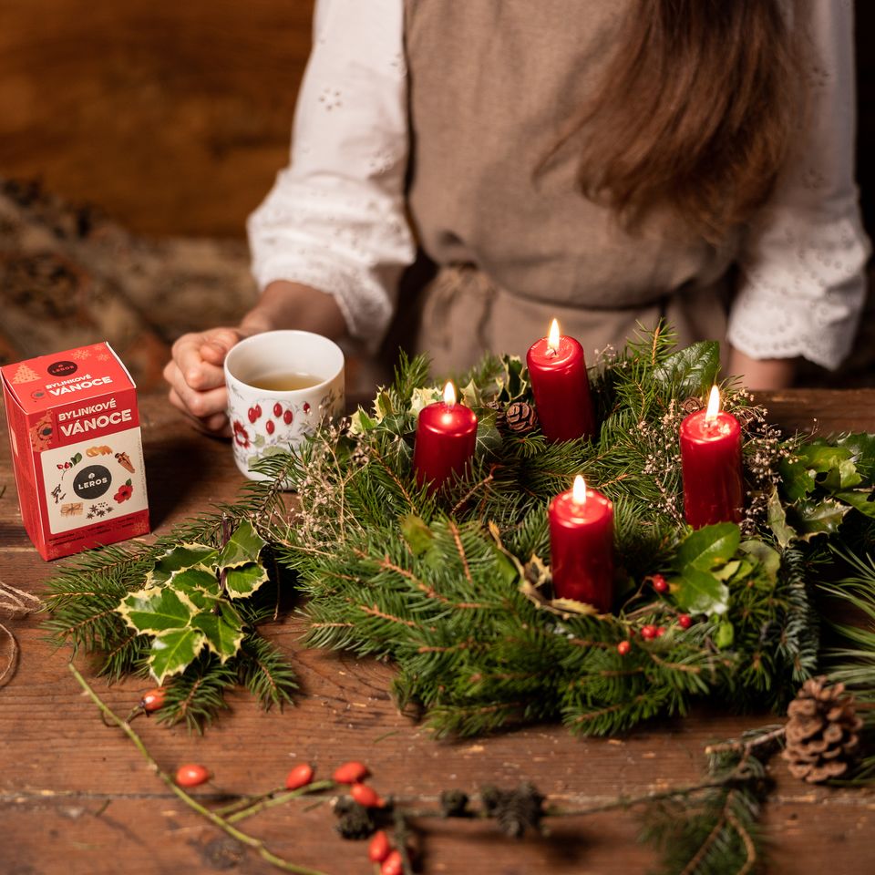 Sváteční chuť bylinek & koření pro kouzelné vánoční chvíle. Aromatická vánoční směs s nasládlou chutí skořice a lékořice Vás svojí vůní přenese do Vánoc Vašeho dětství. 