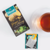 Výrazný, v chuti a aroma ostrý zázvor povzbuzuje chuť a podporuje trávení. Jeho ohnivá, kořeněná vůně se ideálně doplňuje s cejlonským, ve vysokých polohách pěstovaným čajem, tvořící spolu povzbuzující a osvěžující nápoj. Čaj Dilmah Ginger Honey se doporučuje podávat bez přísad nebo s troškou medu.