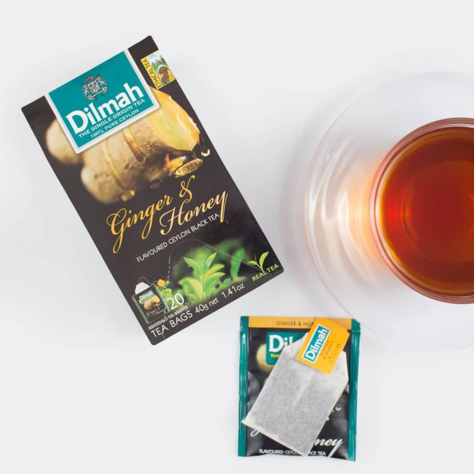 Výrazný, v chuti a aroma ostrý zázvor povzbuzuje chuť a podporuje trávení. Jeho ohnivá, kořeněná vůně se ideálně doplňuje s cejlonským, ve vysokých polohách pěstovaným čajem, tvořící spolu povzbuzující a osvěžující nápoj. Čaj Dilmah Ginger Honey se doporučuje podávat bez přísad nebo s troškou medu.